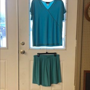 Pair of skirt shorts and blouse size P1X Green